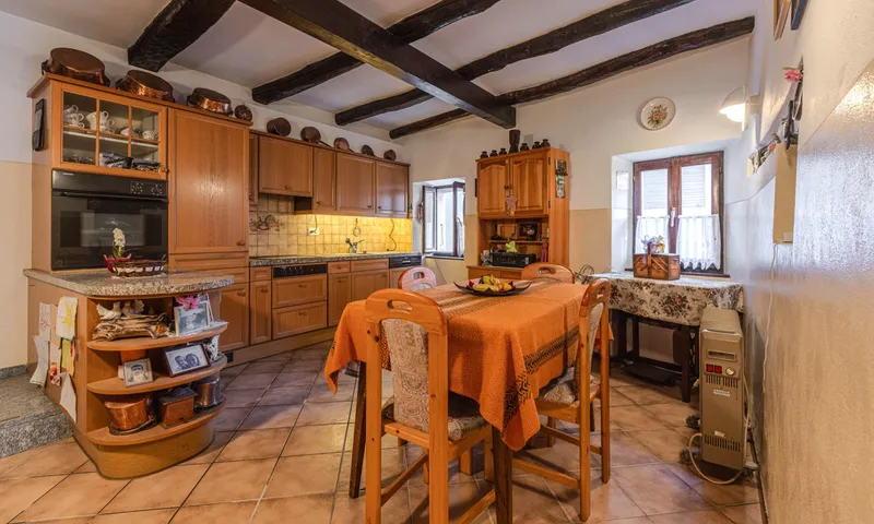 GRANDE CASA RUSTICA DI CHARME DI 4.5 LOCALI A CABBIO, Foto 4