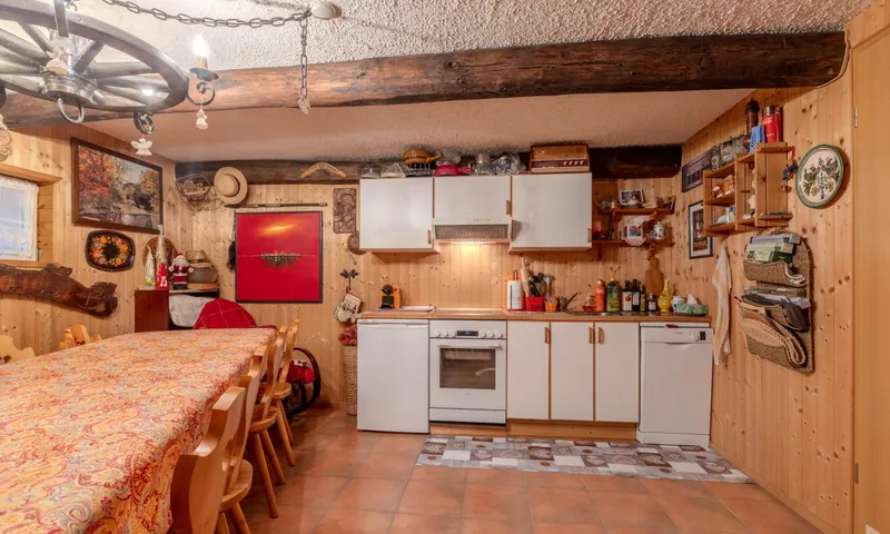 BELLISSIMA CASA 6.5 CON GROTTO E GIARDINO A RIVA SAN VITALE, foto 9