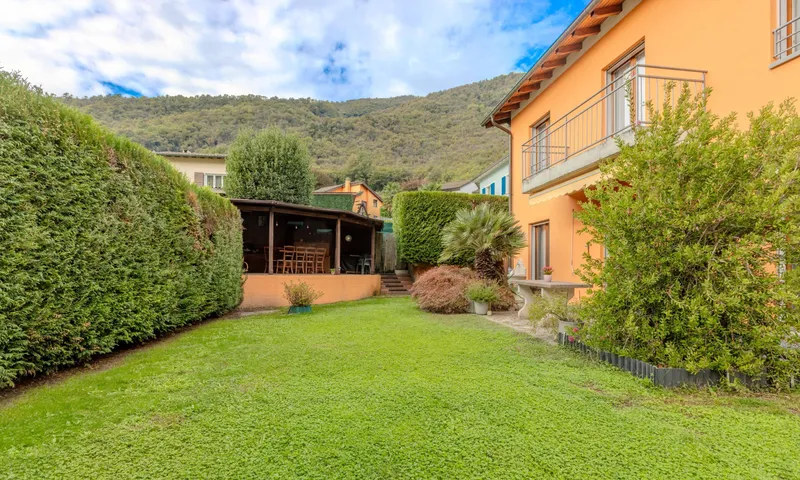 BELLISSIMA CASA 6.5 CON GROTTO E GIARDINO A RIVA SAN VITALE, foto 1