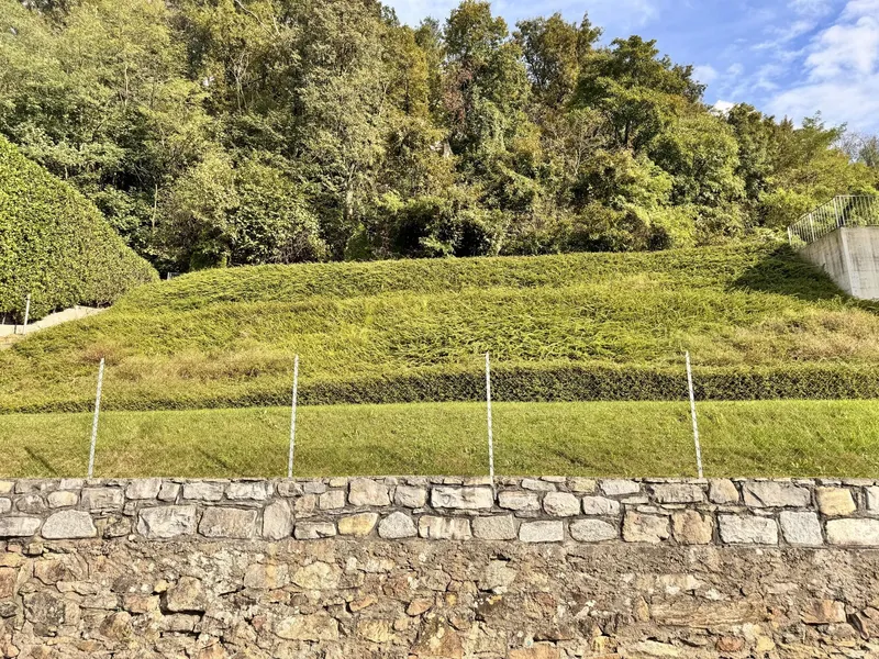 GRANDE TERRENO EDIFICABILE DI 530 MQ CON VISTA LAGO A ROVIO, Foto 4