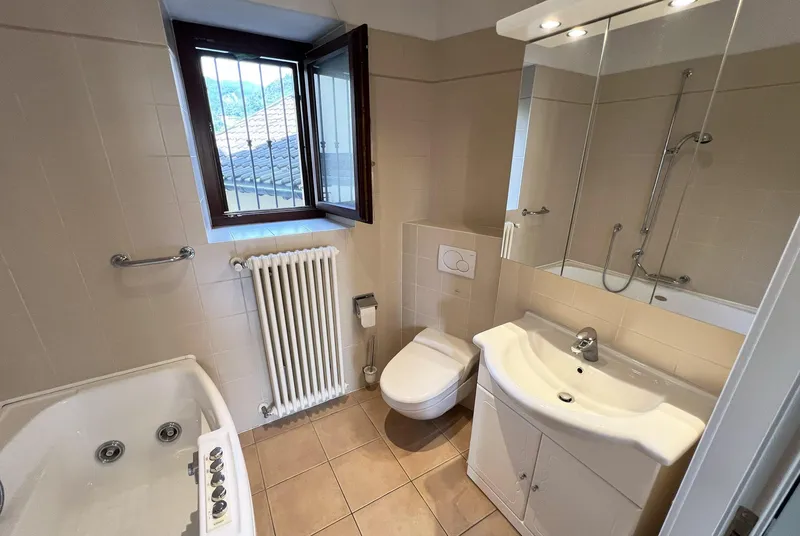 PALAZZINA CON UNITÀ RESIDENZIALI E COMMERCIALI A VACALLO, foto 5