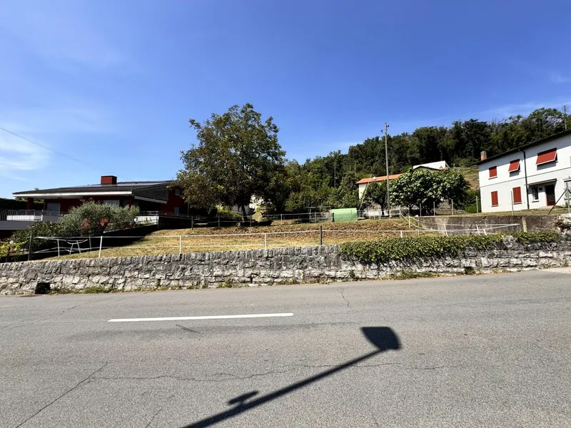 TERRENO PIANEGGIANTE DI 906 MQ CON LICENZA APPROVATA AD ARZO, Foto 5