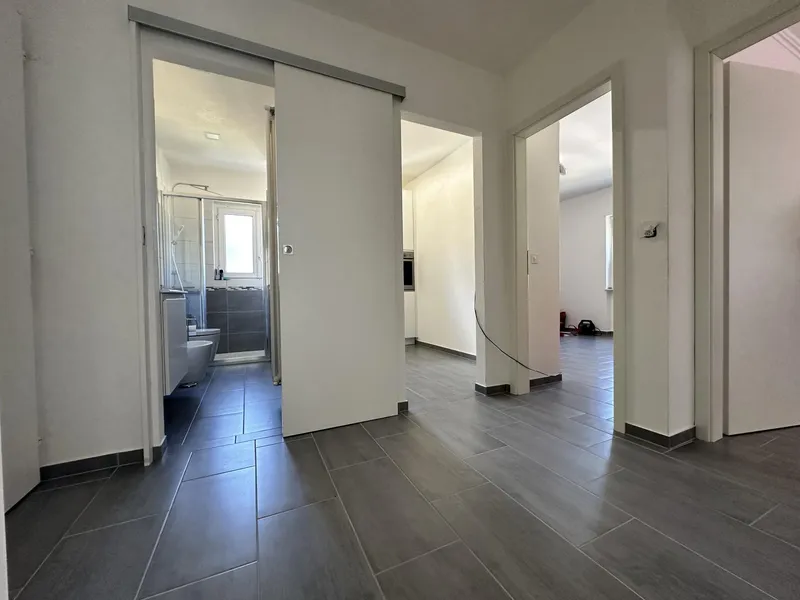 SUPER OCCASIONE - 3.5 RISTRUTTURATO CON BALCONE A LAMONE, Foto 5