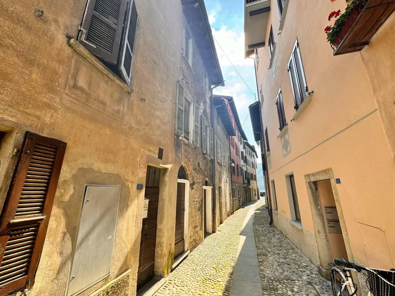 AMPIA CASA DI NUCLEO 5.5 LOCALI RISTRUTTURATA A BISSONE, foto 3