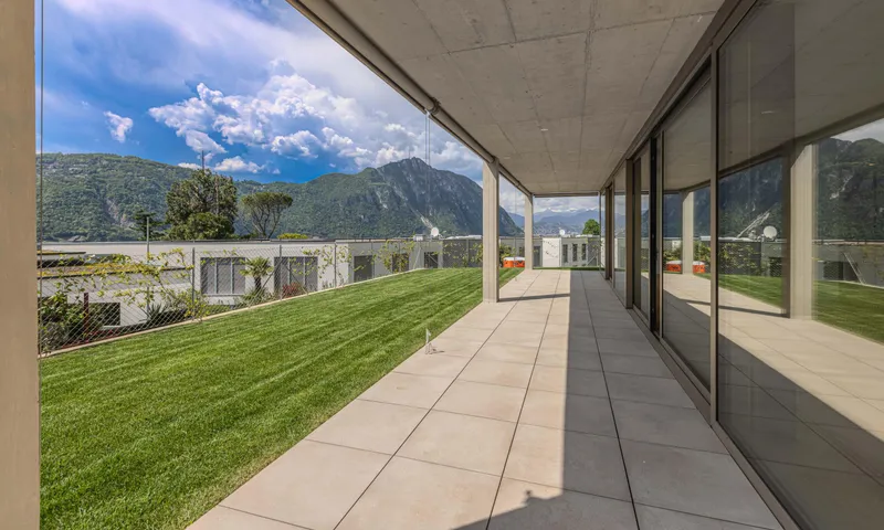 SPLENDIDO 2.5 LOCALI CON GIARDINO E VISTA LAGO A BISSONE, foto 1