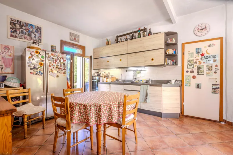 AMPIA E LUMINOSA CASA DI 13 LOCALI NEL VERDE A NOVAZZANO, foto 3