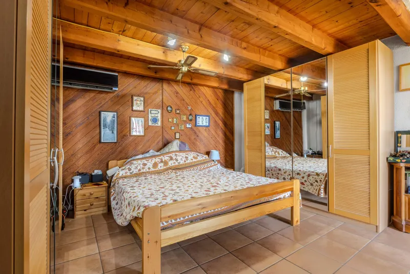 AMPIA E LUMINOSA CASA DI 13 LOCALI NEL VERDE A NOVAZZANO, foto 9