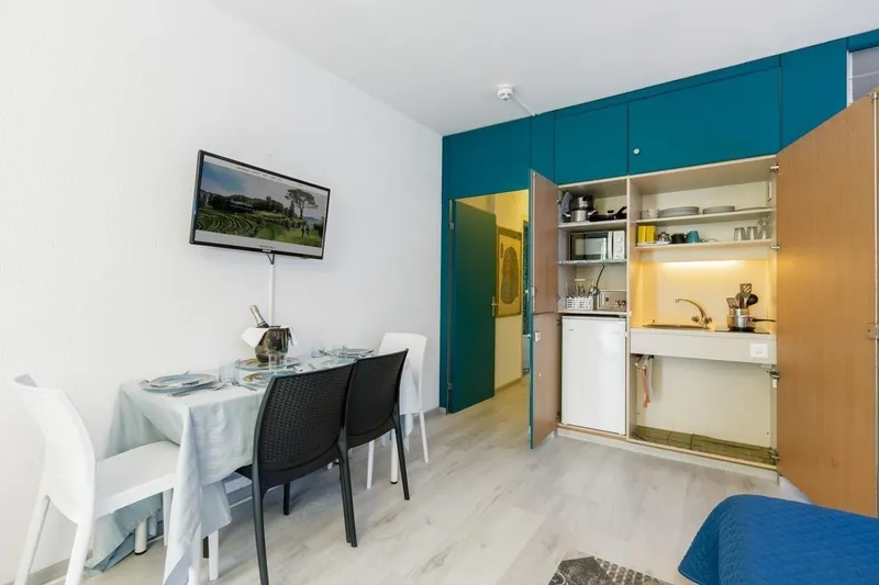 PRATICO BILOCALE IN RESIDENCE CON PISCINA A BISSONE, Foto 6