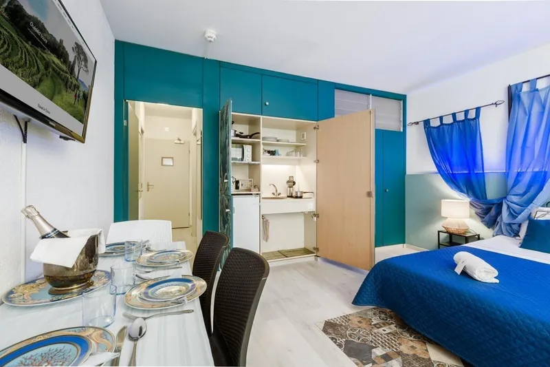 PRATICO BILOCALE IN RESIDENCE CON PISCINA A BISSONE, Foto 1
