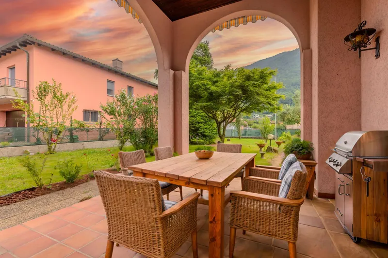 AMPIA VILLA 6.5 CON SPLENDIDO GIARDINO A RIVA SAN VITALE, photo 2
