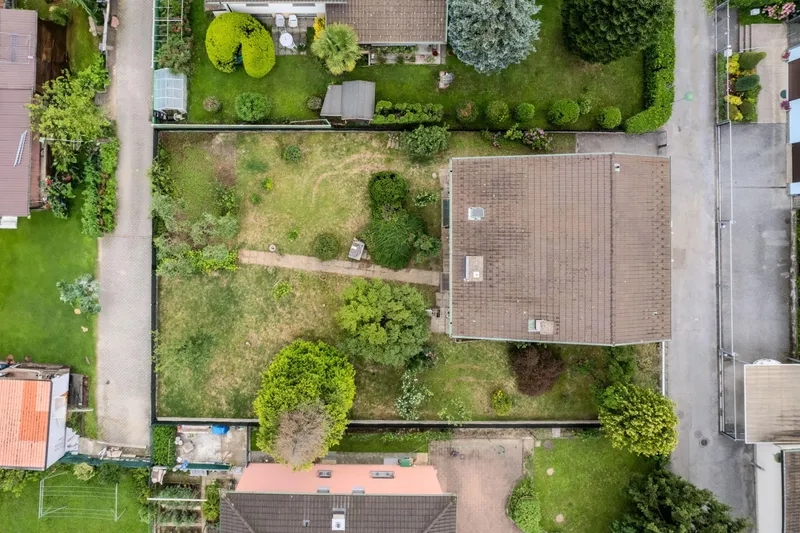 AMPIA VILLA 6.5 CON SPLENDIDO GIARDINO A RIVA SAN VITALE, photo 9