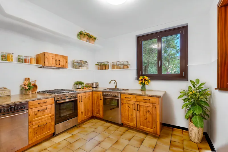 AMPIA VILLA 6.5 CON SPLENDIDO GIARDINO A RIVA SAN VITALE, photo 4