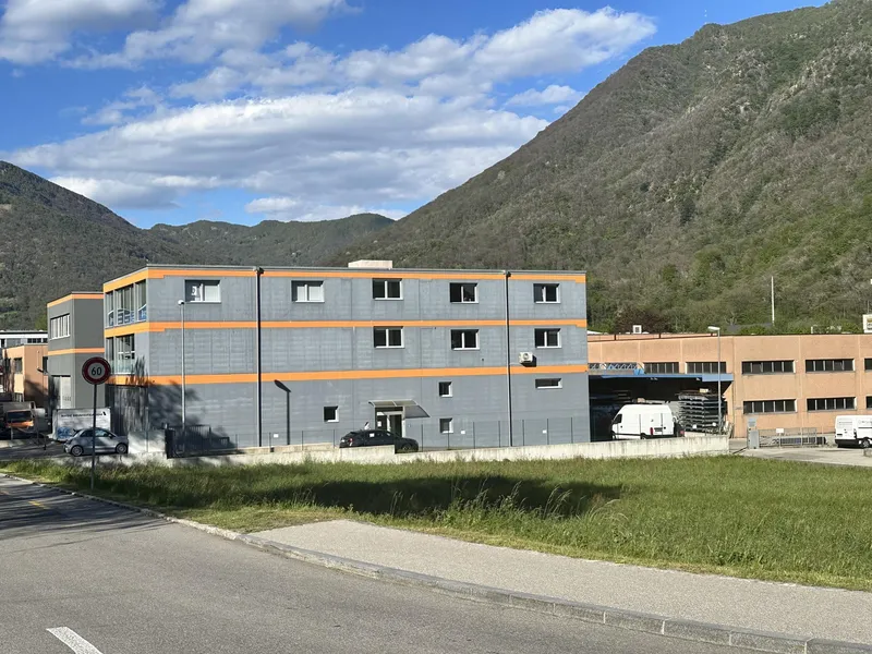 2 NUOVI STABILI AMMINISTRATIVI E ARTIGIANALI A MEZZOVICO, Foto 6