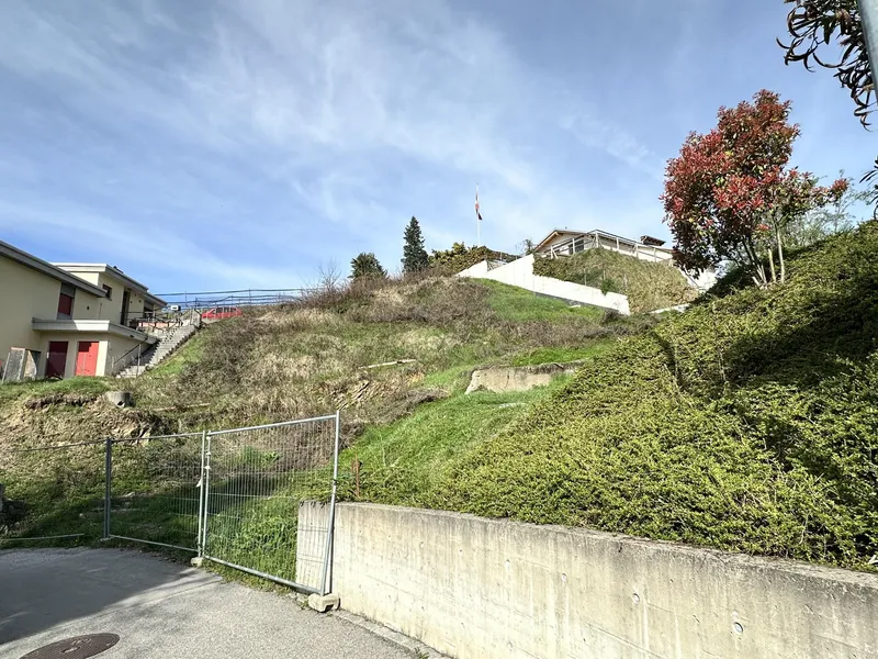 TERRENO CON LICENZA PER UNA VILLA DI PREGIO A COMANO, Foto 3
