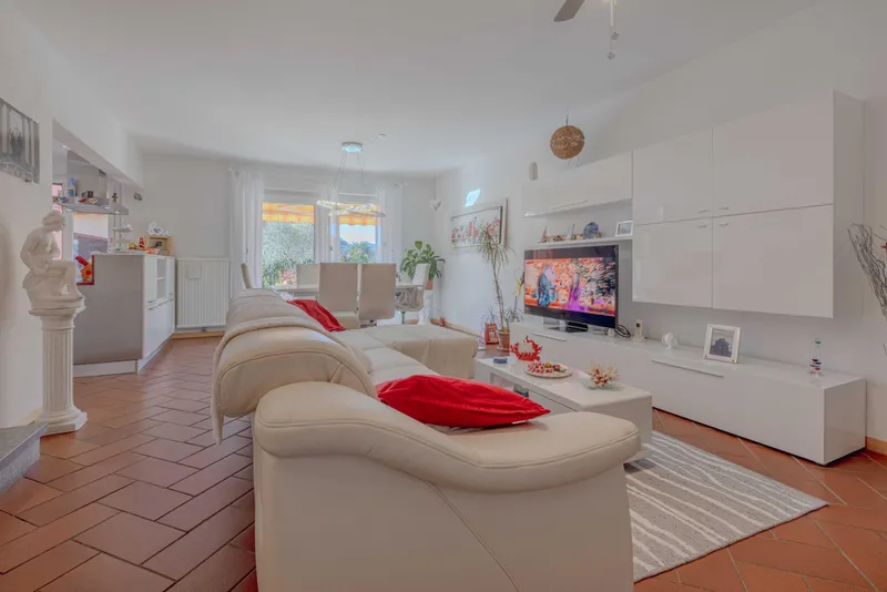 CASA A SCHIERA 4.5 LOCALI CON GIARDINO A LUGANO PAZZALLO, foto 2