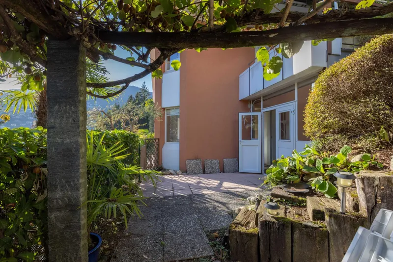 SPLENDIDO 3 LOCALI CON GIARDINO E VISTA APERTA A PONTE TRESA, foto 8