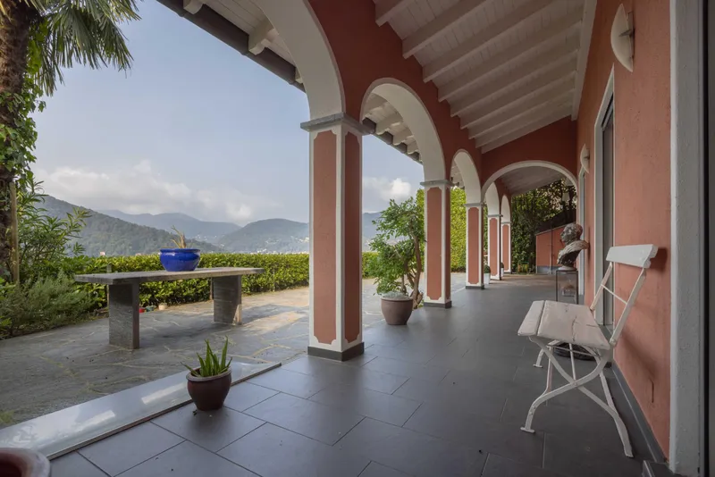 MERAVIGLIOSA VILLA 5.5 CON VISTA LAGO IN COLLINA D'ORO, photo 4