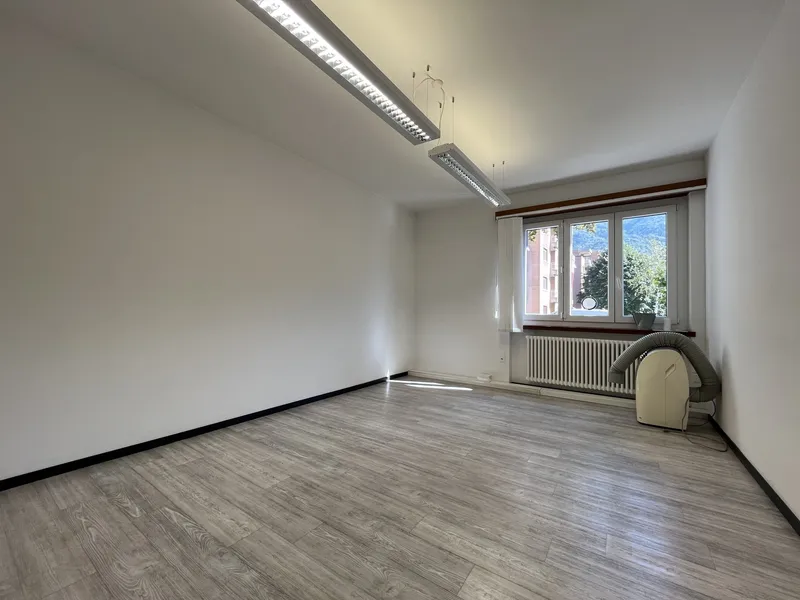 AFFITTASI UFFICIO 5 LOCALI CENTRALE E RINNOVATO A BELLINZONA, foto 4