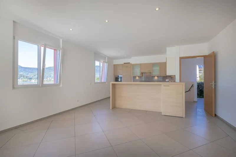 AMPIA VILLA 5.5 CON GIARDINO E VISTA LAGO IN COLLINA D'ORO, Foto 5