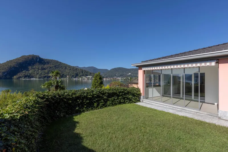 AMPIA VILLA 5.5 CON GIARDINO E VISTA LAGO IN COLLINA D'ORO, Foto 1