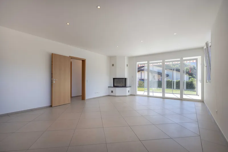 AMPIA VILLA 5.5 CON GIARDINO E VISTA LAGO IN COLLINA D'ORO, Foto 2
