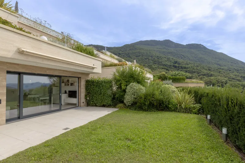 2.5 LOCALI ALTO STANDING CON GIARDINO E POSTO AUTO A CADRO, photo 2