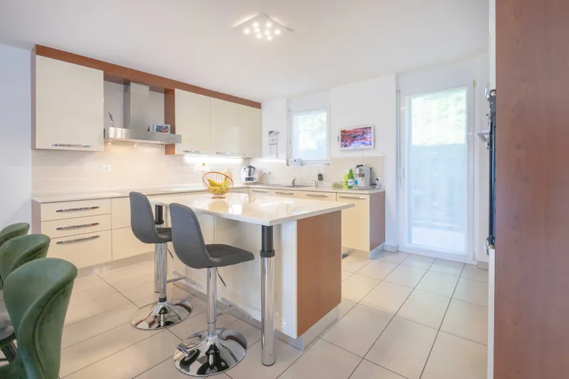 BELLISSIMA E MODERNA CASA 4.5 LOCALI CON VISTA LAGO A PURA, Foto 3