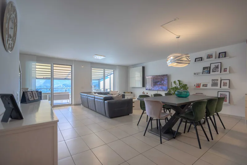 BELLISSIMA E MODERNA CASA 4.5 LOCALI CON VISTA LAGO A PURA, Foto 1