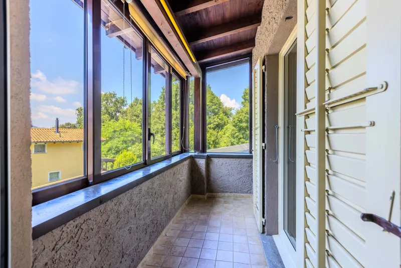 STUPENDA VILLA 5.5 CON AMPIO GIARDINO E PISCINA A CARABBIA, photo 7
