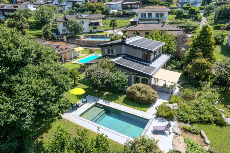 STUPENDA VILLA 5.5 CON AMPIO GIARDINO E PISCINA A CARABBIA, photo 1