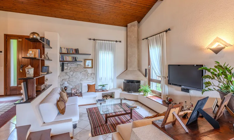 ACCOGLIENTE VILLA 5.5 LOCALI CON GIARDINO E VISTA A PURA, foto 4