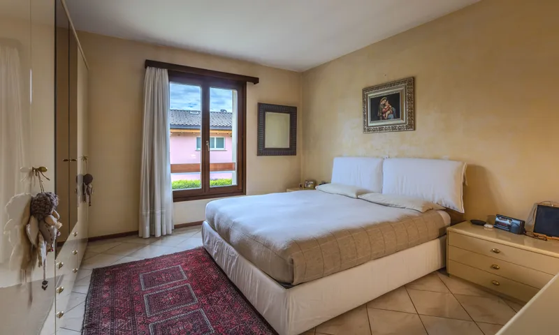 ACCOGLIENTE VILLA 5.5 LOCALI CON GIARDINO E VISTA A PURA, foto 5