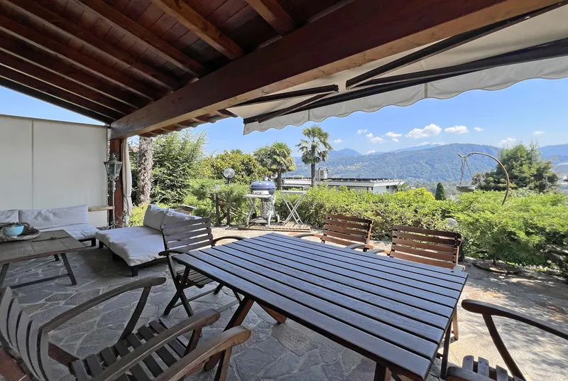 ACCOGLIENTE VILLA 5.5 LOCALI CON GIARDINO E VISTA A PURA, foto 2
