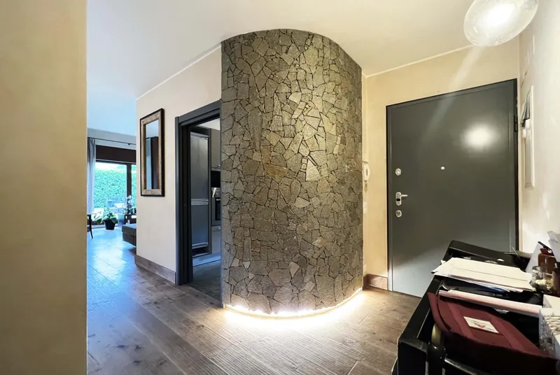 SPLENDIDA VILLA 5.5 VICINO AL LAGO CON BEL GIARDINO A FIGINO, photo 6
