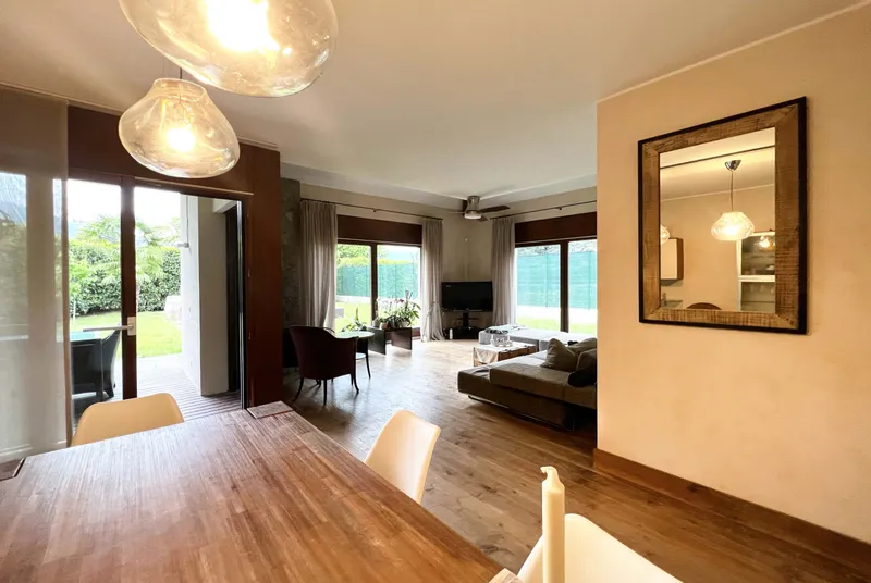 SPLENDIDA VILLA 5.5 VICINO AL LAGO CON BEL GIARDINO A FIGINO, photo 1