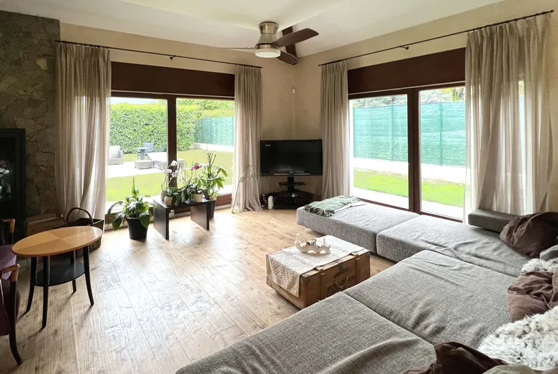 SPLENDIDA VILLA 5.5 VICINO AL LAGO CON BEL GIARDINO A FIGINO, photo 2