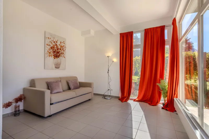 AMPIO 2.5 LOCALI CON POSTO AUTO E GIARDINO A LUGANO-DINO, foto 4
