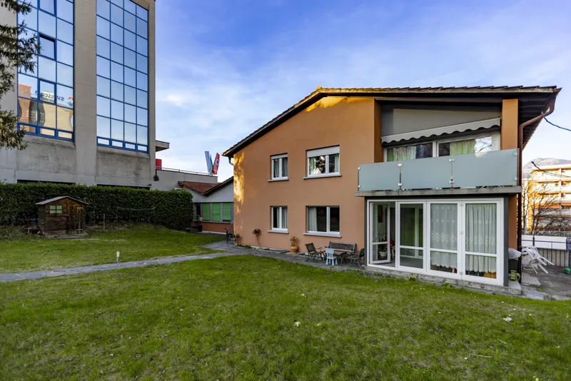 AMPIO 7 LOC. IN VILLA BIFAMILIARE CON GIARDINO A BREGANZONA, foto 1