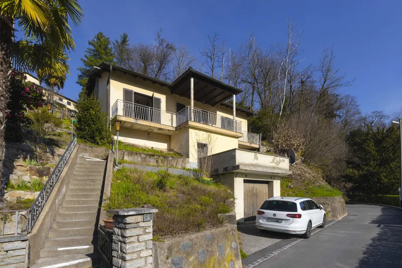 CASA 3.5 LOC. DA RISTRUTTURARE CON AMPIO GIARDINO A CROGLIO, foto 1