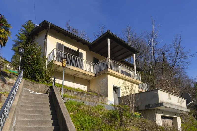 CASA 3.5 LOC. DA RISTRUTTURARE CON AMPIO GIARDINO A CROGLIO, foto 2