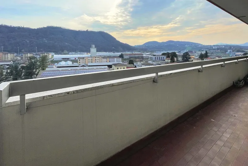 VERO AFFARE - AMPIO 4.5 CON BALCONE E VISTA APERTA A BALERNA, photo 2