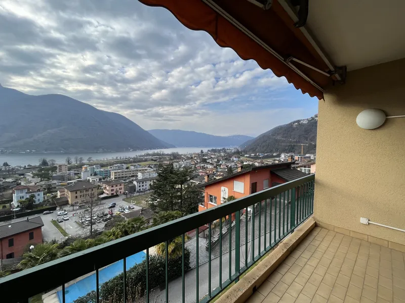 AFFITTASI GRANDE MONOLOCALE ARREDATO CON VISTA LAGO A MELANO, foto 8