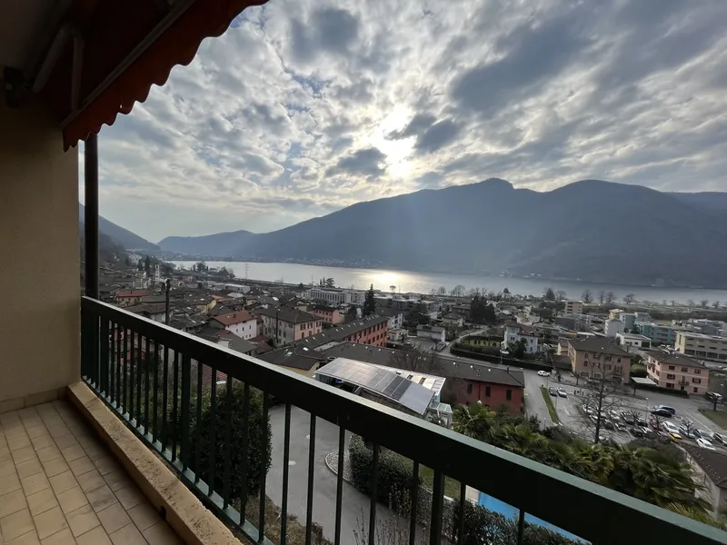 AFFITTASI GRANDE MONOLOCALE ARREDATO CON VISTA LAGO A MELANO, foto 7