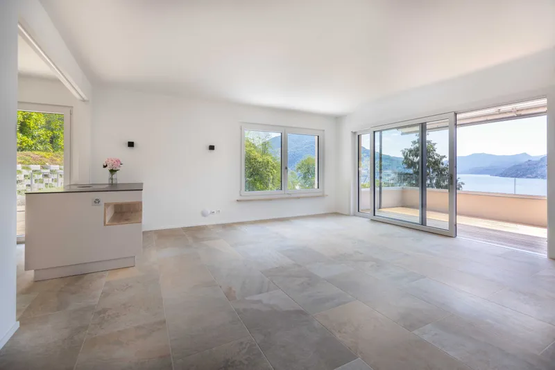 PRESTIGIOSA VILLA CON VISTA MOZZAFIATO E PISCINA A BISSONE, foto 3