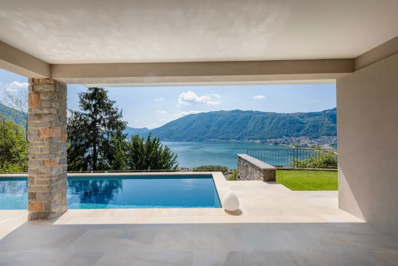 PRESTIGIOSA VILLA CON VISTA MOZZAFIATO E PISCINA A BISSONE, foto 2