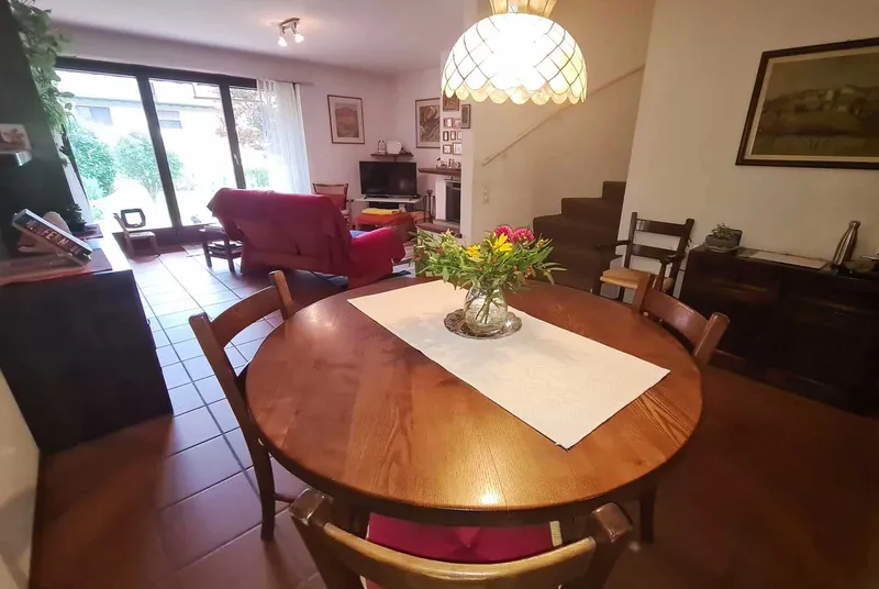 CASA UNIFAMILIARE ATTIGUA 4.5 LOCALI CON GIARDINO AD AGNO, foto 4