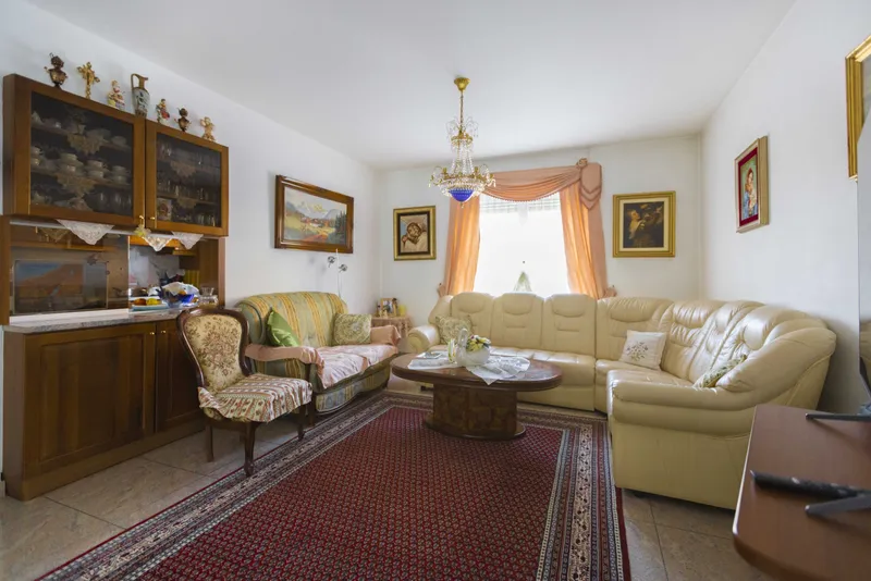 CASA TRIFAMILIARE CON GIARDINO PIANEGGIANTE A BREGANZONA, foto 3