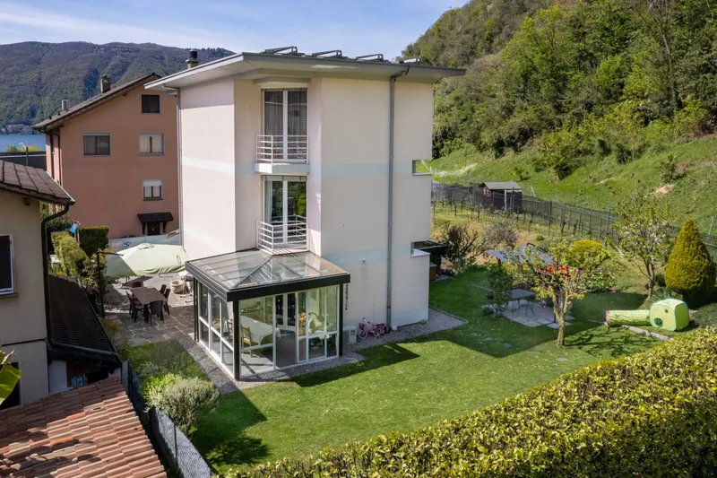 MERAVIGLIOSA VILLETTA 5.5 CON GIARDINO E PISCINA A MAROGGIA, foto 1