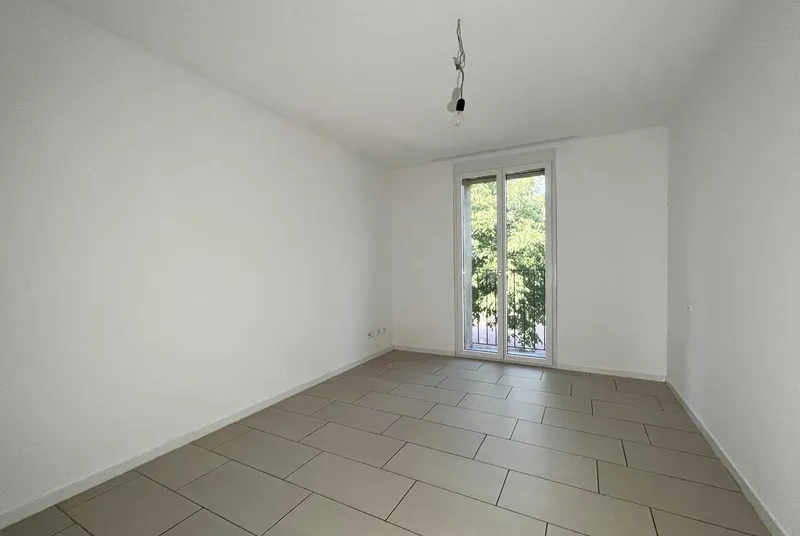 AFFITTASI AMPIO 3.5 LOCALI CON GIARDINO A STABIO, Foto 13