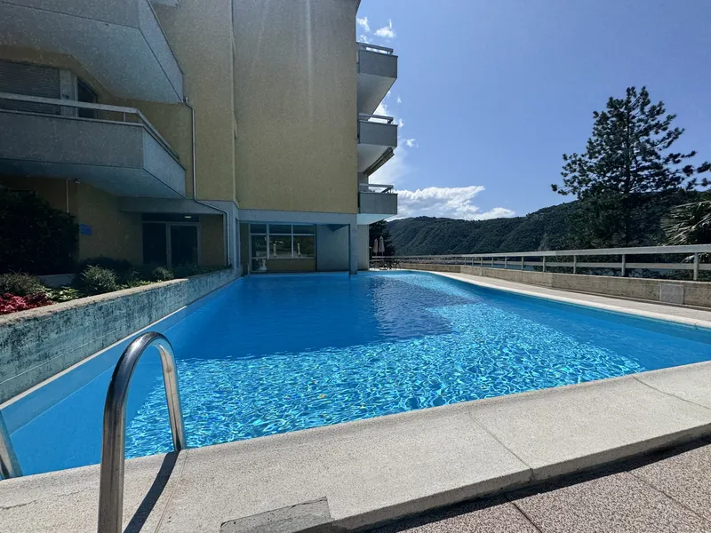 AFFITTASI 2.5 VISTA LAGO CON GIARDINO E PISCINA A BISSONE, photo 11